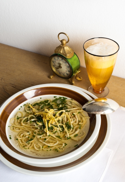 Tagliolini di crespelle in brodo