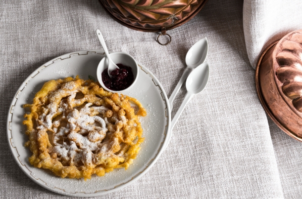 Pasta dolce fritta con mirtilli rossi